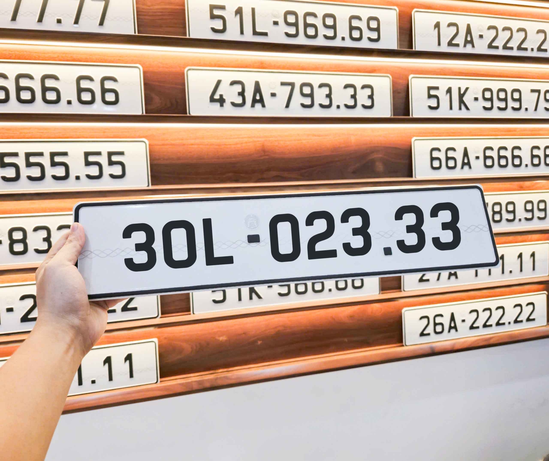 Biển số 30L - 023.33 (Giá 105 triệu)